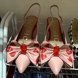 Jessica Butrich small slingback heels